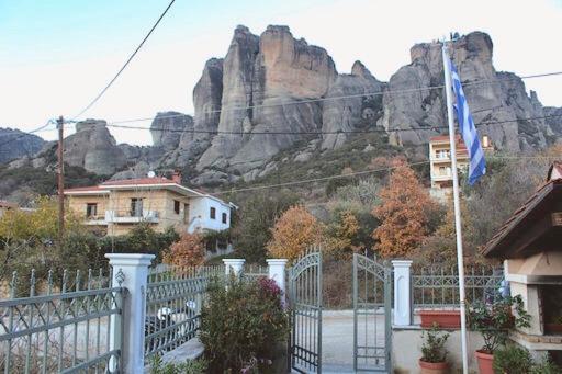 In The Shadow Of Meteora Διαμέρισμα Καλαμπάκα Εξωτερικό φωτογραφία